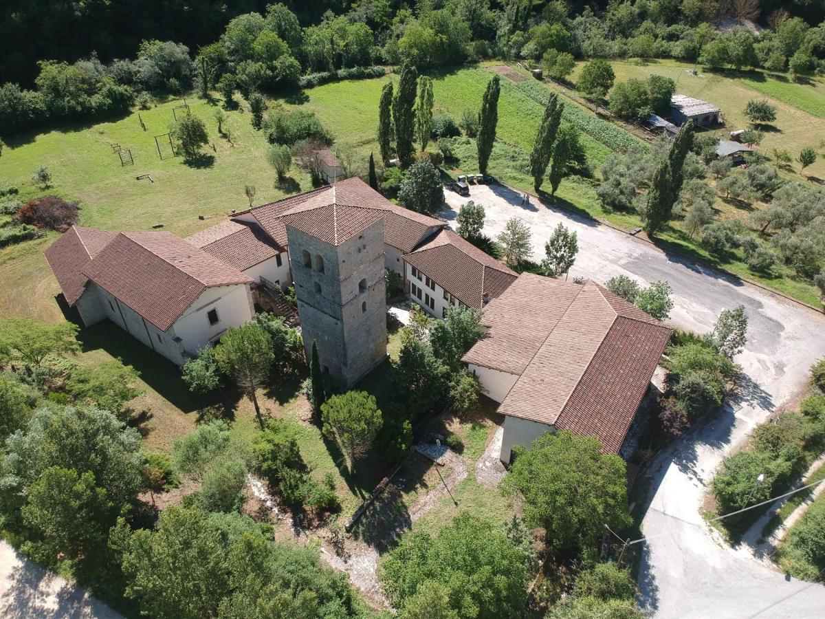 Отель Abbazia Ss. Quirico E Giulitta Micigliano Экстерьер фото