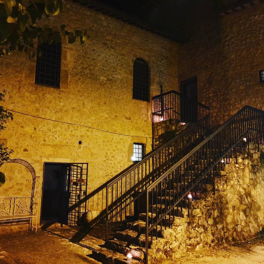 Отель Abbazia Ss. Quirico E Giulitta Micigliano Экстерьер фото