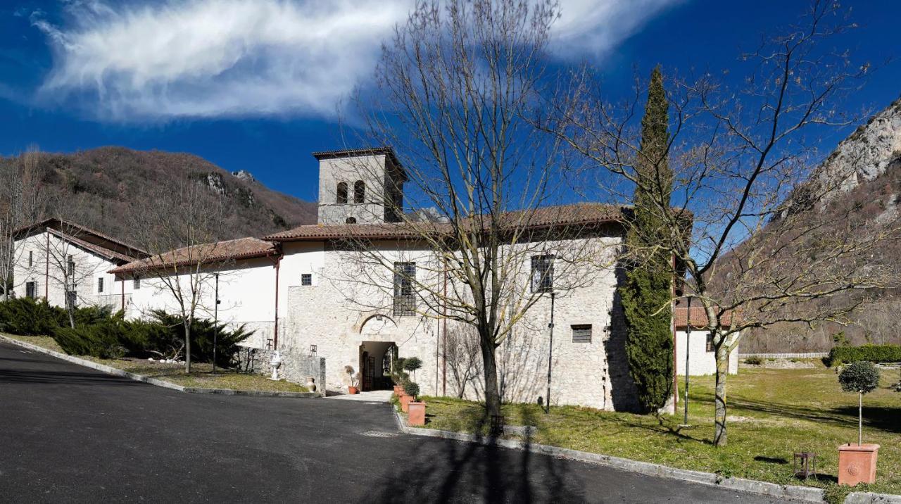 Отель Abbazia Ss. Quirico E Giulitta Micigliano Экстерьер фото