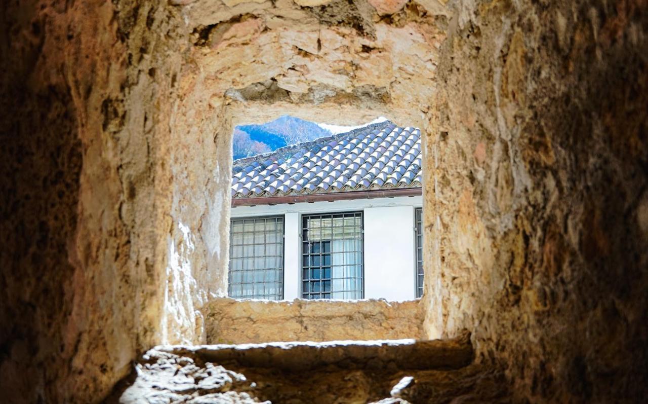 Отель Abbazia Ss. Quirico E Giulitta Micigliano Экстерьер фото