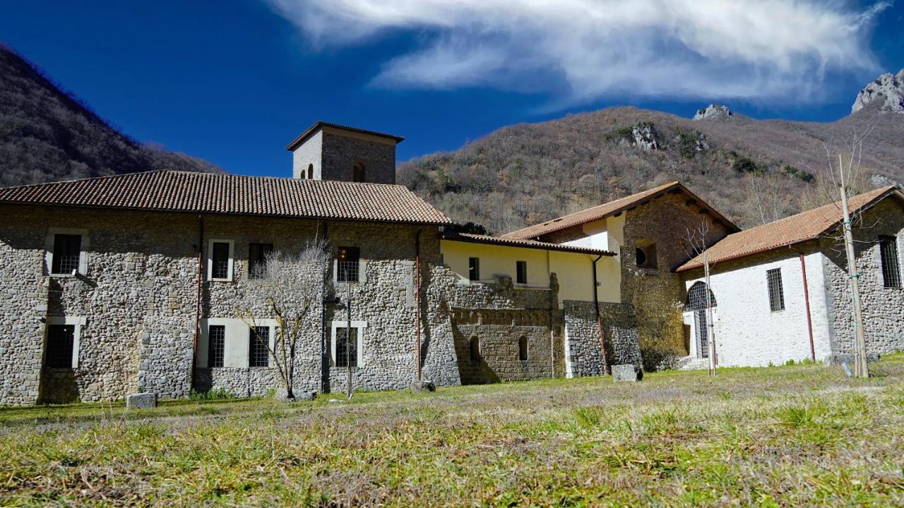 Отель Abbazia Ss. Quirico E Giulitta Micigliano Экстерьер фото